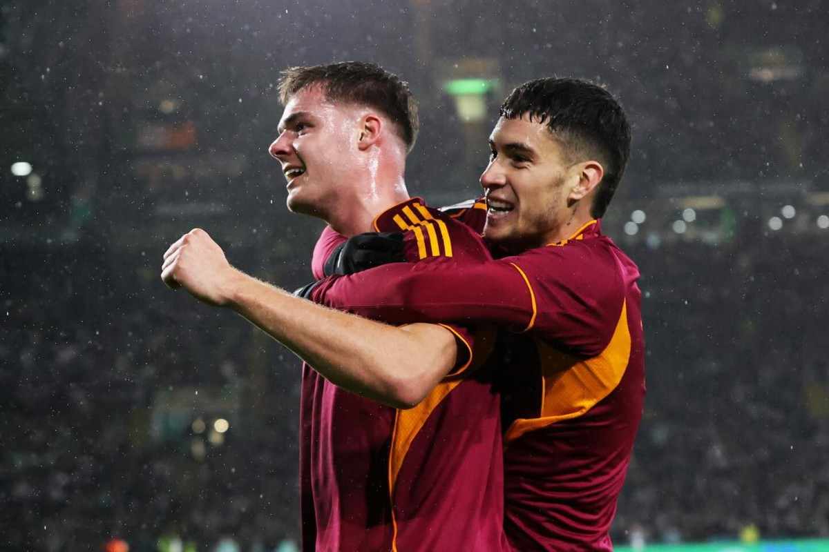 Evan Ferguson esulta dopo un gol