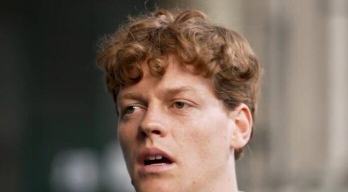 Jannik Sinner durante un'intervista