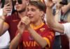 Lutto nel calcio, lacrime per un calciatore della Roma: “Provo dolore” Tifosi della Roma in lacrime