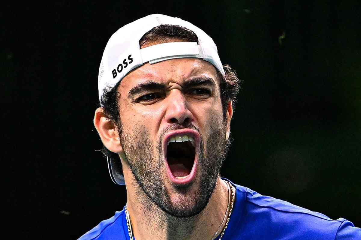 Matteo Berrettini esulta durante un match di Coppa Davis