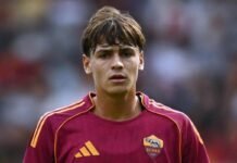 Nicolò Pisilli con la maglia della Roma