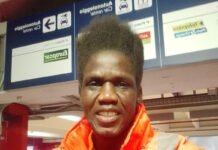 Trova 10k a terra e li restituisce alla polizia ▷ Chi è Oumar Ndiaye e cosa c’è dietro il suo gesto