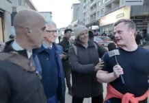 Giornalista affronta Bill Gates a Davos: "Scusati col mondo per i vaccini Covid"