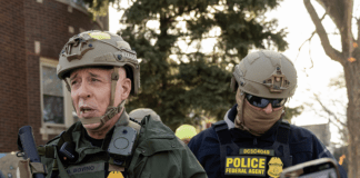 La violenza dell’ICE ricorda quella delle bande terroristiche: la responsabilità non è solo di Trump
