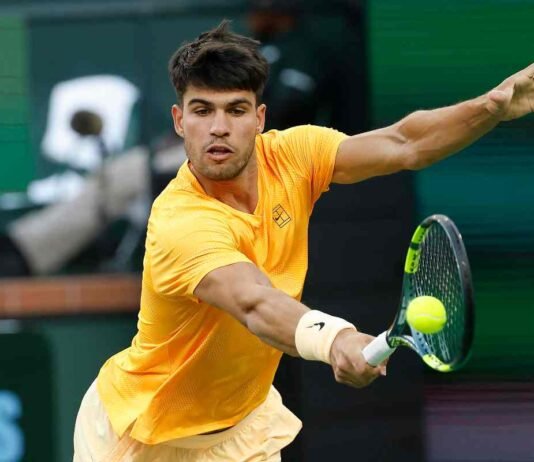 Carlos Alcaraz impegnato in un match