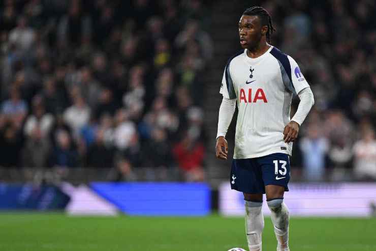 Destiny Udogie in campo con il Tottenham