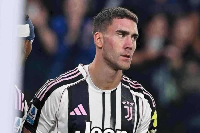 Vlahovic di nuovo bianconero: può arrivare la firma gratis Dusan Vlahovic pensieroso