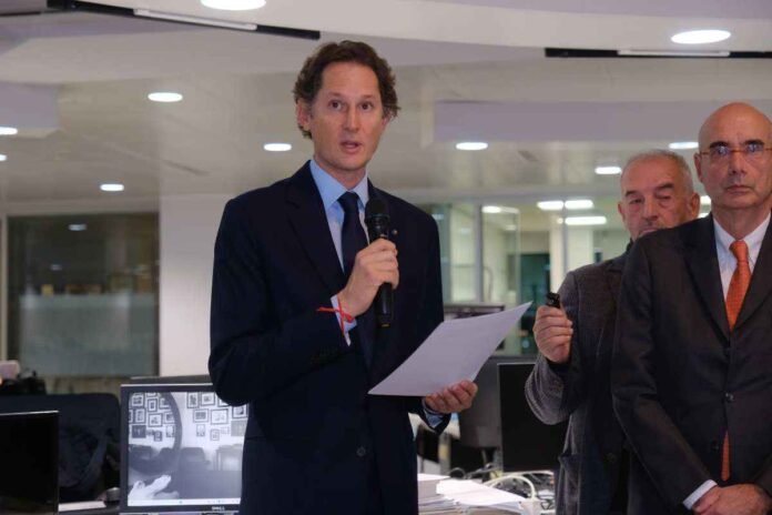 “Elkann libera la Juve!” ▷ La rabbia di Massimo Franchi John Elkann parla al microfono