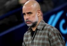 Pep Guardiola sbuffa