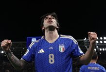 Tonali esulta con la maglia della Nazionale
