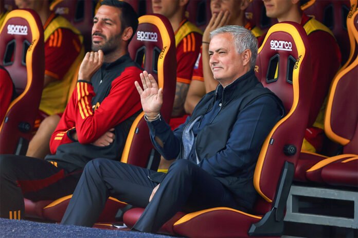 Mourinho scatena ancora Camelio ▷ “A Roma ha fatto il minimo sindacale, la Conference conta poco”