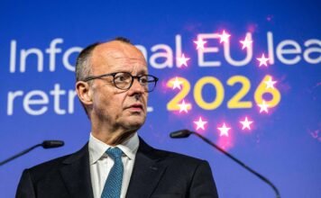 Occhio: i tedeschi stanno scappando dall'Europa. E noi servi sciocchi restiamo a pagare i loro conti