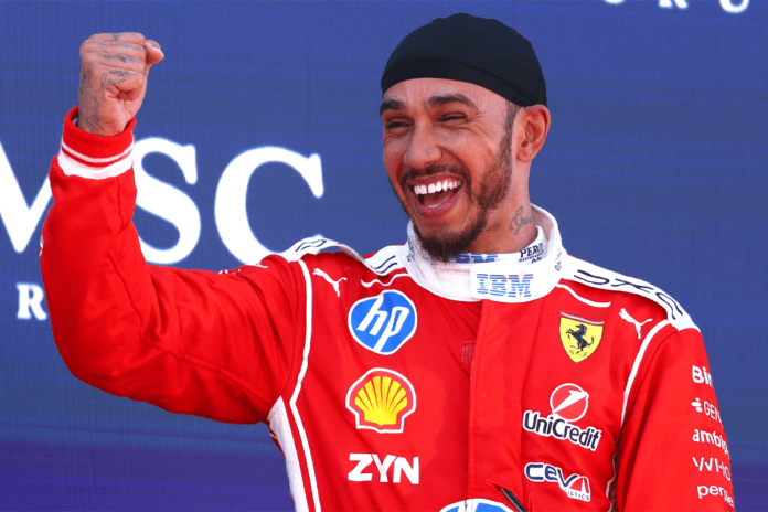 Lewis Hamilton trionfa a Barcellona e scoppia a piangere sul podio: il VIDEO