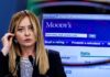Moody's promuove l'Italia, ma nasconde il motivo per cui dovremo lavorare come schiavi per 30 anni