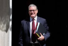 Big Tech VS Starmer: la guerra sui social ai minori che potrebbe segnare un’epoca