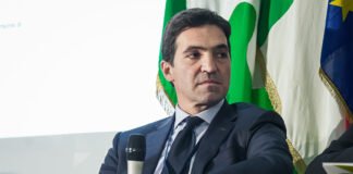 Sembra una bufala ma non lo è: la Regione Marche firma l’ultima follia da film dell’assurdo