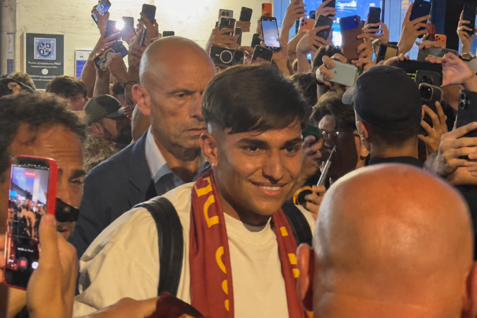VIDEO | Castro fa impazzire Roma: bagno di folla a Termini per il nuovo bomber