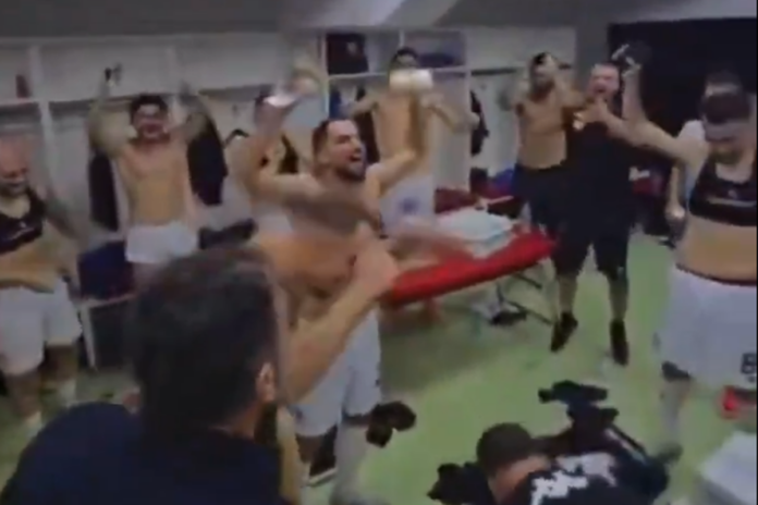 VIDEO | Dinamo Tirana, piovono soldi nello spogliatoio: la festa del presidente in Conference League