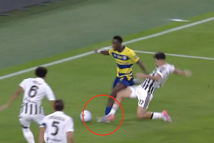 Juve-Parma, bufera sul rigore negato: “Alajbegovic non prende mai il pallone” | Il VAR di Radio Radio