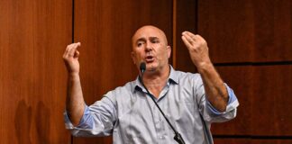 L'invettiva di Bandecchi: "Armi all'Ucraina sacrosante. I traditori italiani devono essere fucilati"