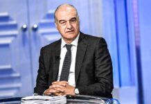 “Destra-sinistra? La vera scelta è ripensare all’uscita dall’Unione Europea” | Enrico Michetti "Destra-sinistra? La vera scelta è ripensare all'uscita dall'Unione Europea" | Enrico Michetti