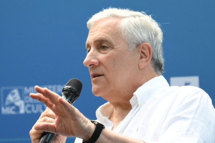 Tajani conferma, l’Italia si arma con i soldi dell’UE: il Governo si conferma per quel che è