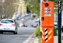 Ecco un nuovo autovelox sulle strade ▷ “Sta succedendo di nuovo: spacciano il business per sicurezza” Ecco un nuovo autovelox sulle strade ▷ "Sta succedendo di nuovo: spacciano il business per sicurezza"