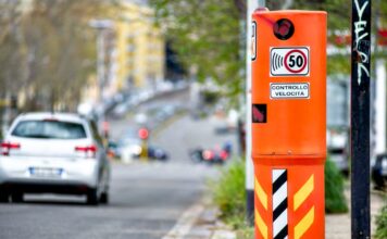 Ecco un nuovo autovelox sulle strade ▷ "Sta succedendo di nuovo: spacciano il business per sicurezza"