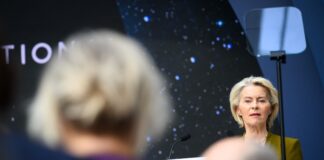 “Deve finire in carcere”: Christine Anderson senza filtri contro Von der Leyen Ursula Von der Leyen