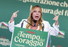 L’annuncio di Meloni: “Presto numero massimo di stranieri in classe e niente burqa”