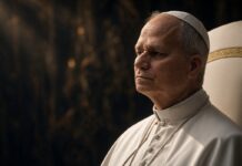 Surreale intervista al Papa: “Viviamo un’inutile strage” ▷ Ma il giornalista lo “tira per la giacca”